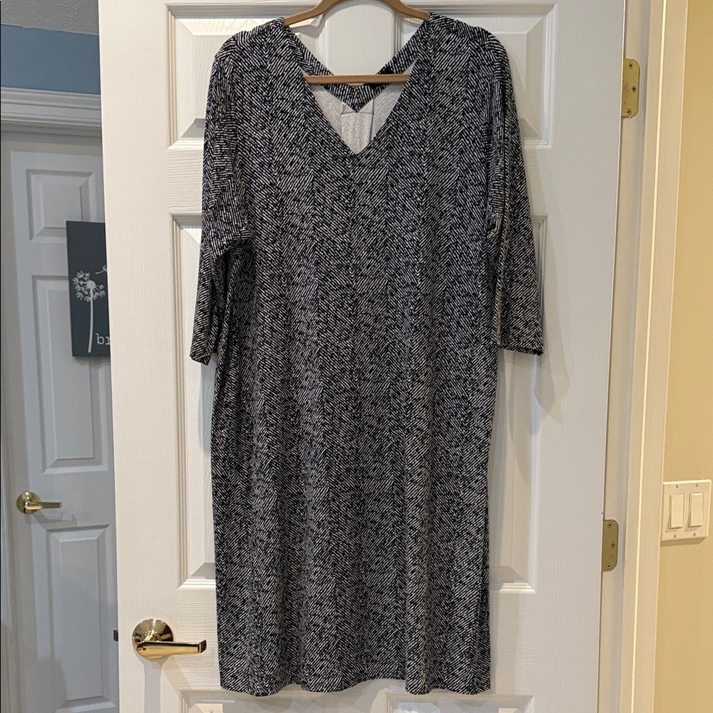 J. Jill Wearever Collection Black and White 3/4 Length Sleeve Midi Dress